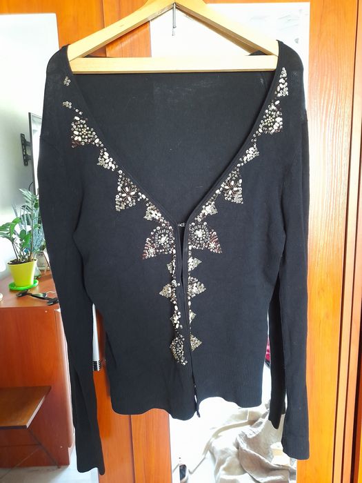 Sweterek z ozdobami