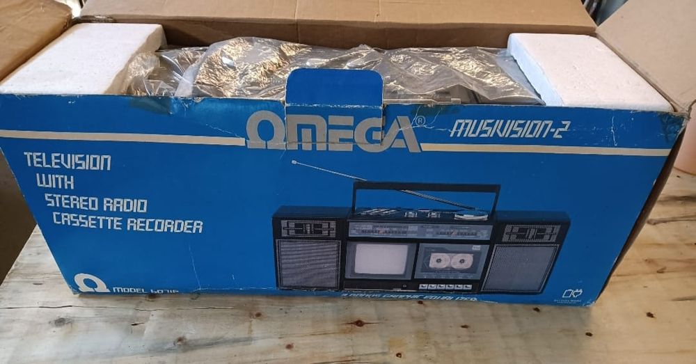 Omega TV rádio e leitor de cassetes