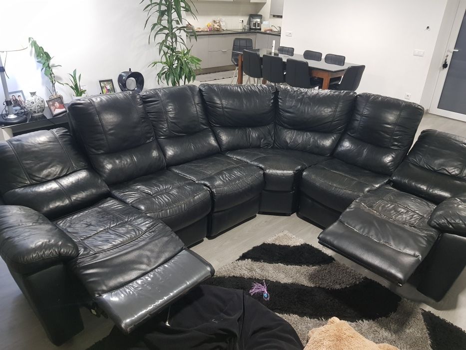 Sofá preto em pele