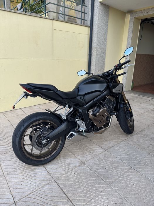 Honda CB650R E-Clutch 2025 35kw