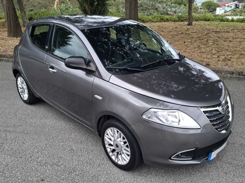 Lancia Ypsilon 1.2 S&S Gold Garantia Incluída