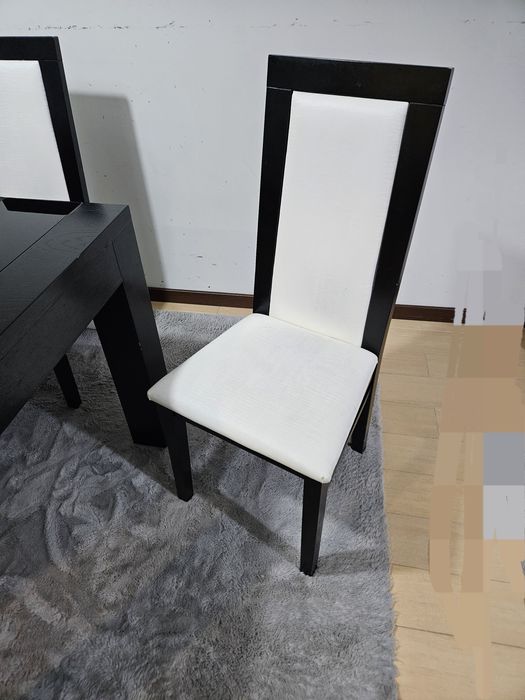 Mesa com 6 cadeiras