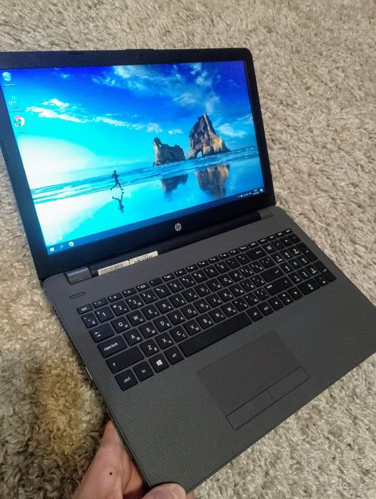 Ноутбук HP 2022 року/SSD диск/15,6дюйми/гарний стан,батарея гарна