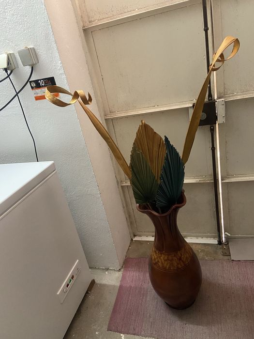 Jarrao de barro grande castanho