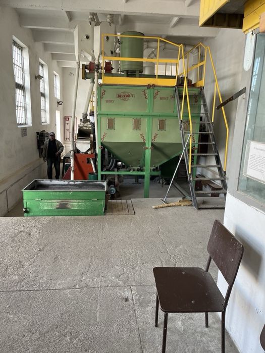 Продається :  Виробниче приміщення. Працюючий бізнес. Млин. Територія.