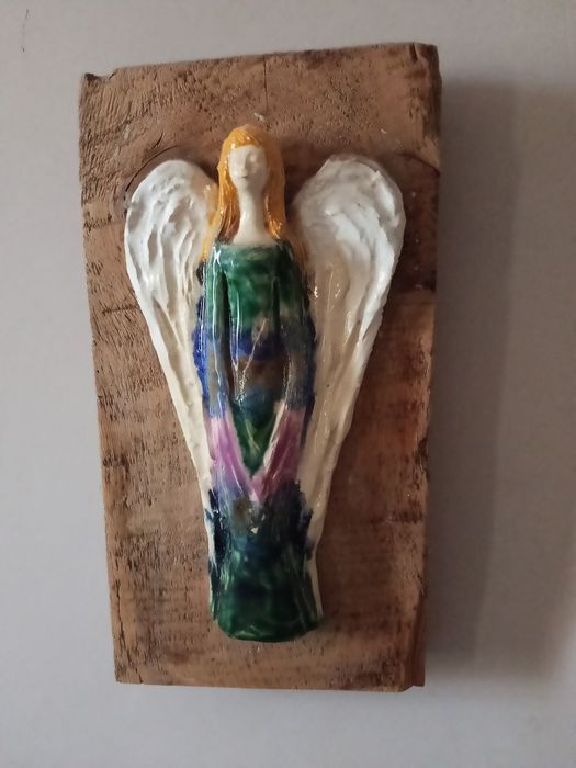 Anioł ceramiczny na desce