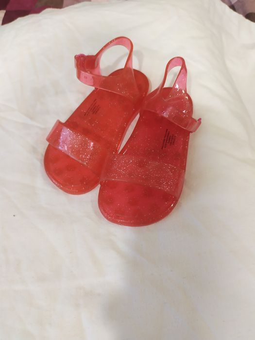 Продам босоніжки для дівчинки