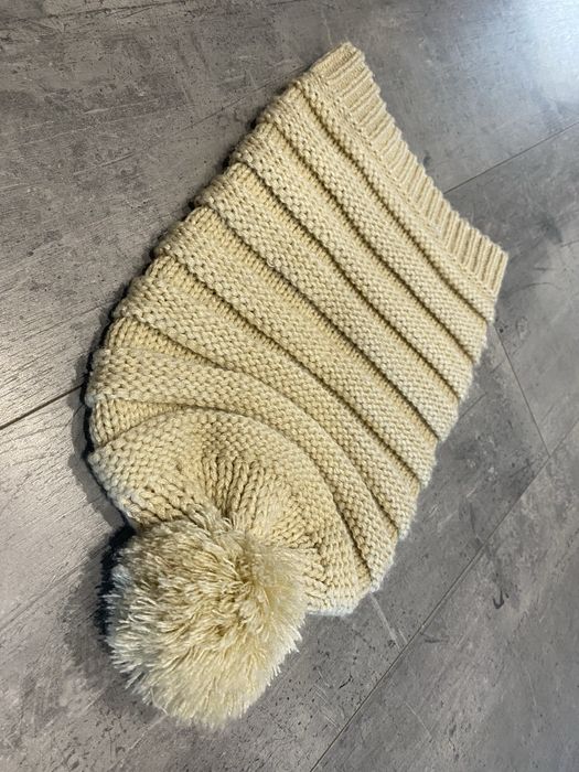 Czapka długa z pomponem