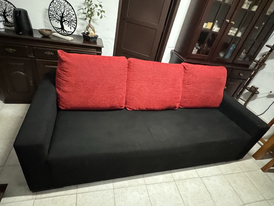 Sofa 3 lugares preto e vermelho