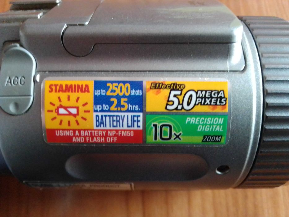 Maquina fotográfica Sony DSC-F707, com avaria.