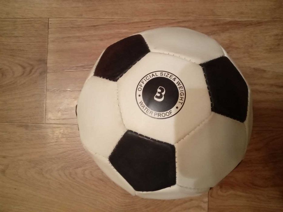 М'яч футбольний новий