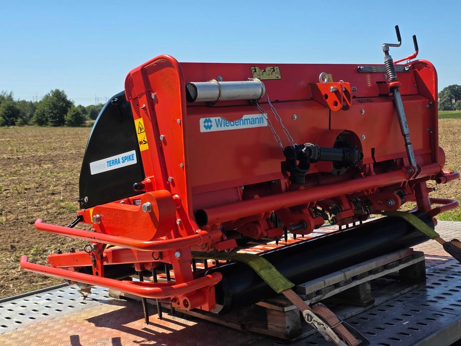 Aerator Wiedenmann Terra Spike G6 160 John Deere PIASKARKA Top dresser RINK Napowietrzanie TURFCO wertykulator TORO piaskowanie SISIS Redexim