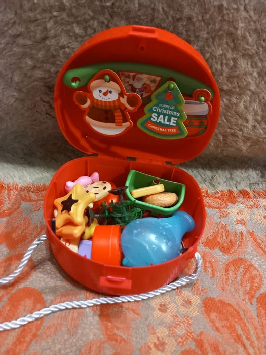 Кухня, холодильник, продукты, посуда+ сумка