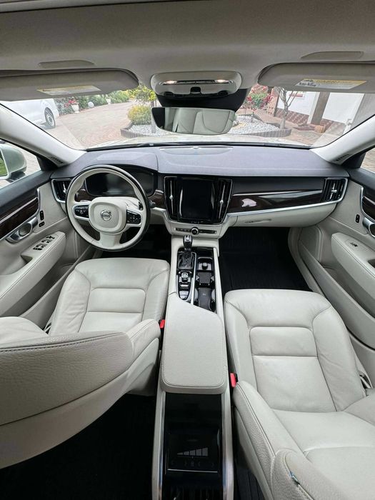 VOLVO S90 T5 Momentum