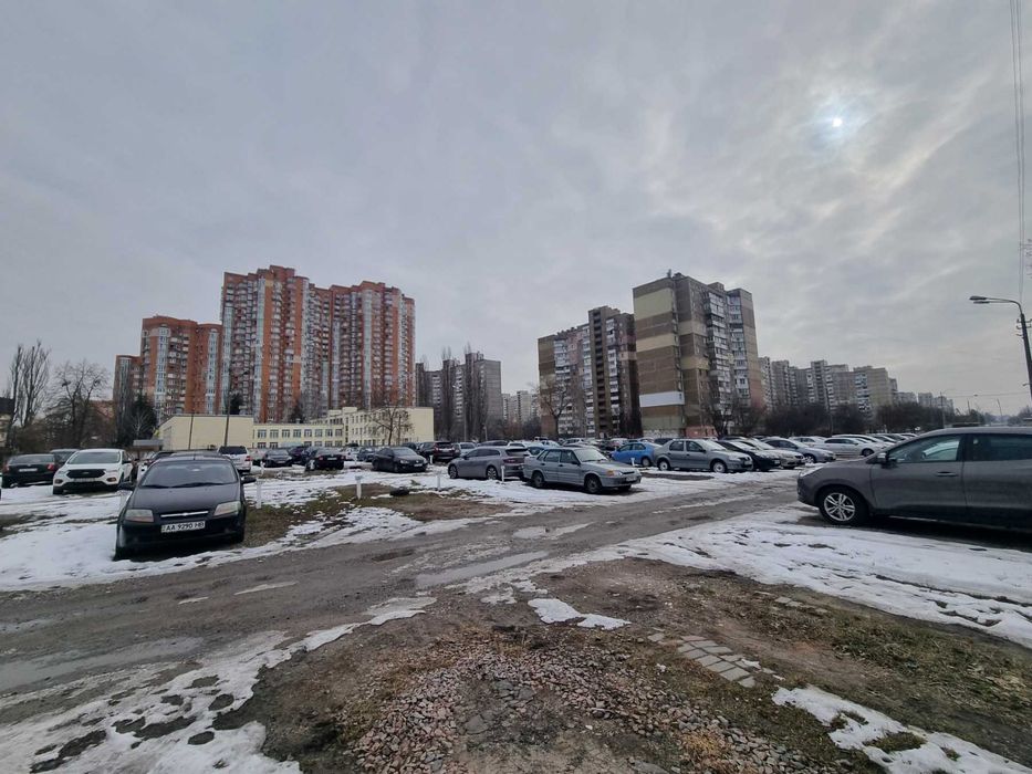 Здам в оренду паркомісця на вул. Чорнобильська, Осіння, від власника