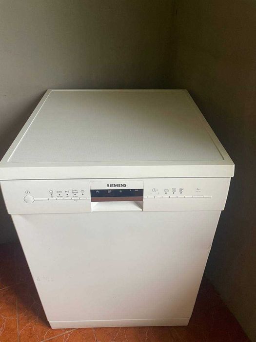 Посудомийна машина SIEMENS