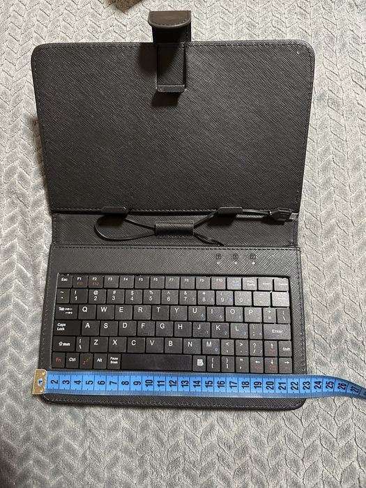 Чохол-клавіатура для планшета.