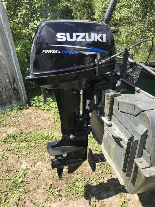 Продам лодку романтика, з двигуном Suzuki 15