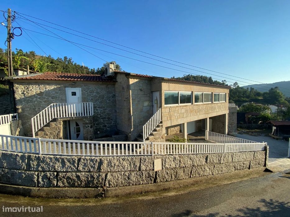 Moradia em Pedra com Vista Panorâmica para a Serra – Ponte da Barca