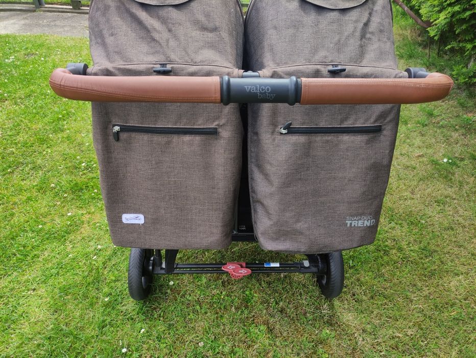 Wózek valco snap Duo trend Charcoal bliźniaczy rok po roku