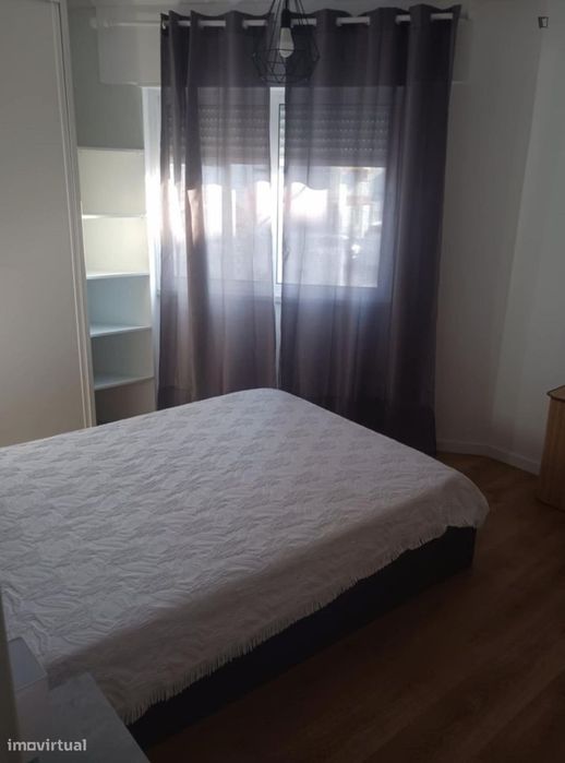 Quarto - localizado em Setubal