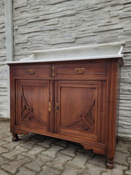 Fajna duża komoda z marmurowym blatem.