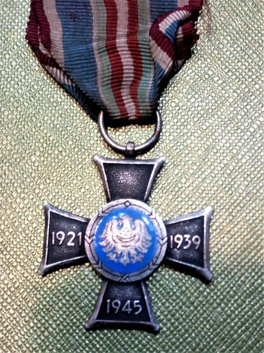 śląski krzyż powstańczy PRL wersja caritas