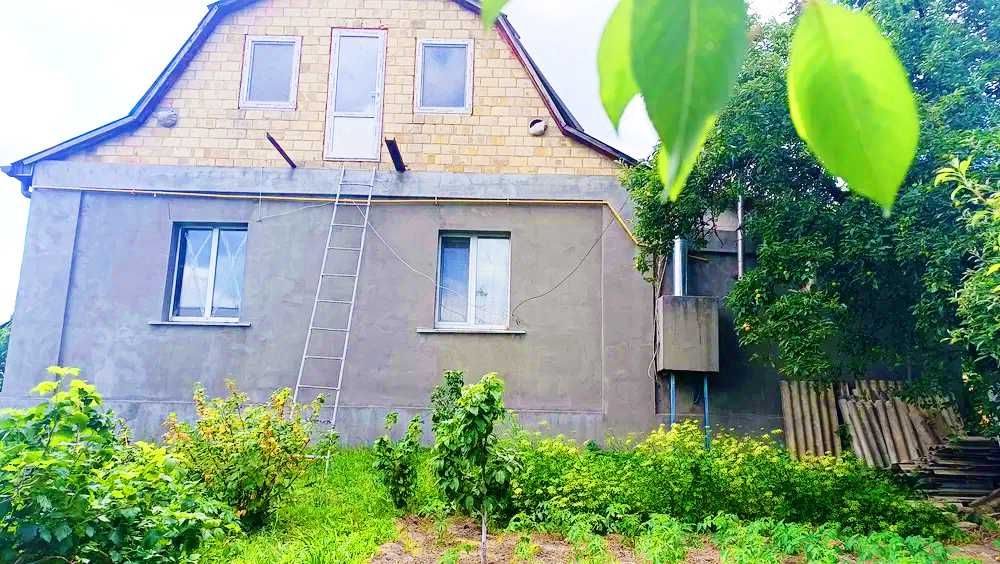 Продам будинок на березі озера в с.Калинівка. Газ,бойлер,сад