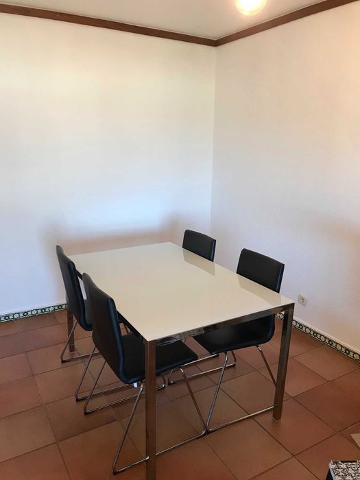 Mesa de Jantar TORSBY Mesa Jantar 135 x 85 cm | Excelente Estado