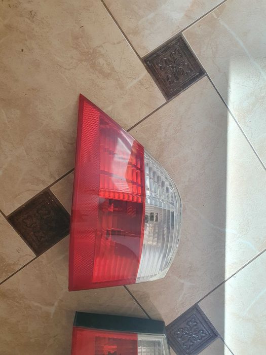 bmw e61 lampy tylne w błotniki przedlift