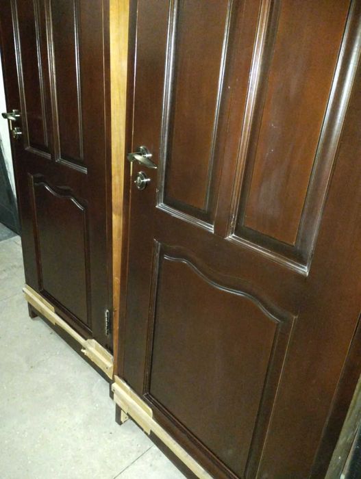 Нові міжкімнатні дерев'яні двері