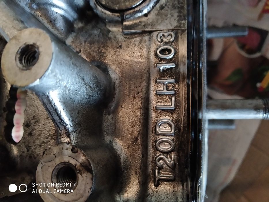 Продам на запчастини двигун субаро дизель 2,0 головки блока, кришки