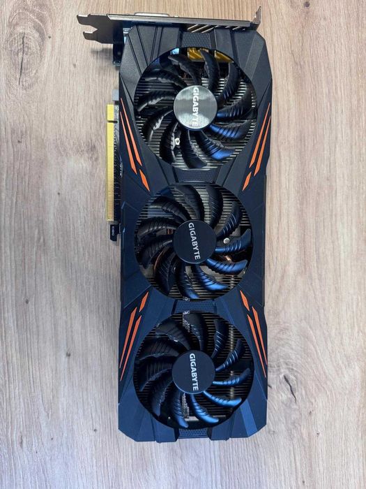 Komputer stacjonarny do gier używany-Gigabyte GTX 1070, Intel i5-2500K