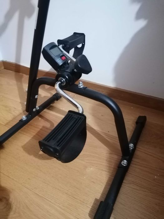 Idosos exercício de pes e braços