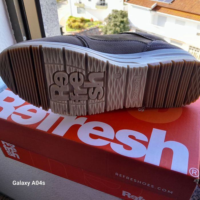 Sapatos da marca Refresh