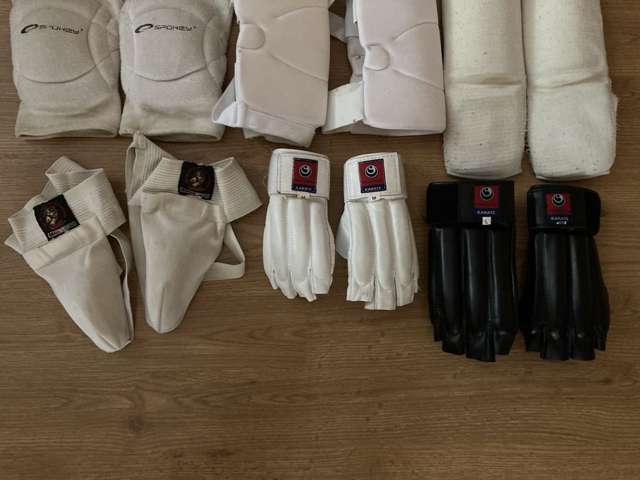 Захисти для карате (рукавиці шлем накладки щитки кіокушинкай зендокай)