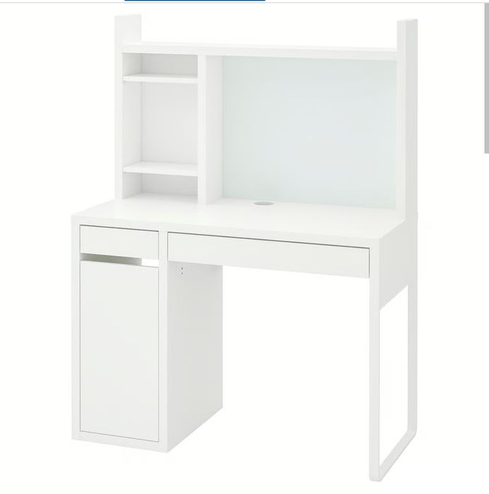 Białe biurko Ikea