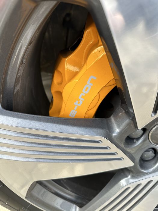 Авто Audi E-Tron 55 електро 95кв Європа Q8