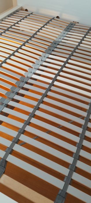 Estrado IKEA para cama de casal 160x200