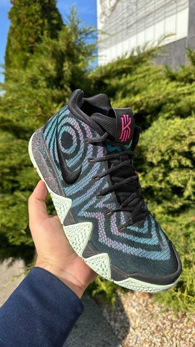 #4733 Nike Kyrie 4   [US 10.5 | 28.5 cm]