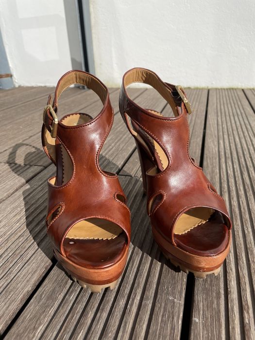 Sandalias pele castanha Strena