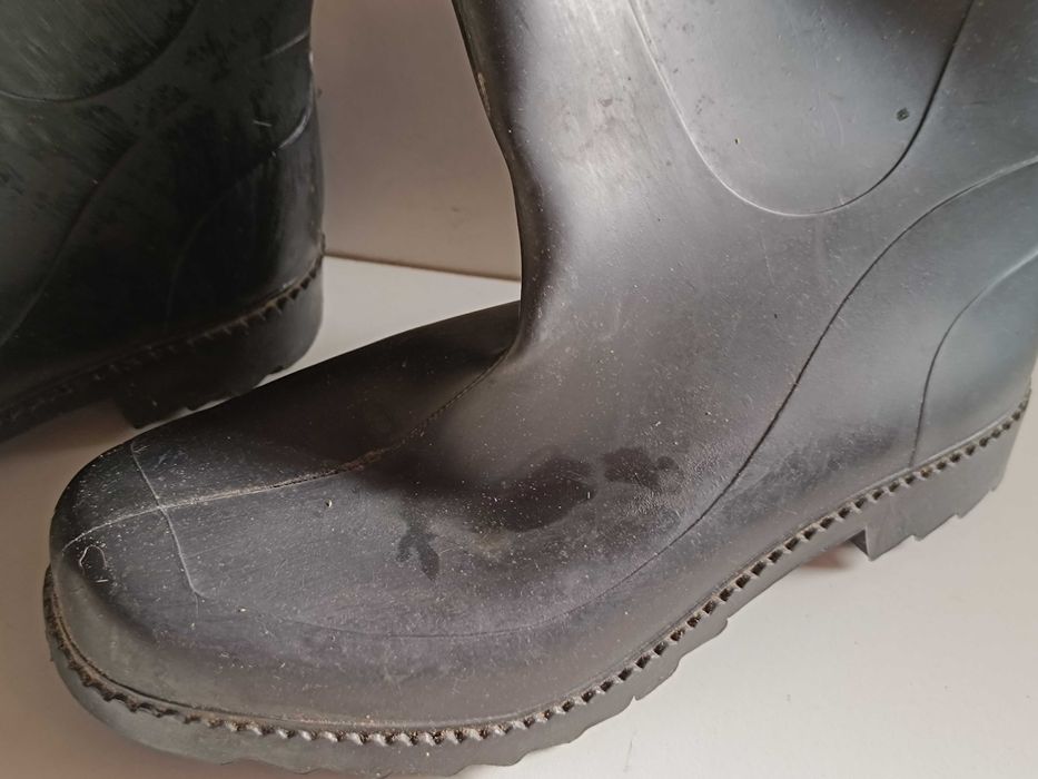 Galochas pretas de borracha N.39