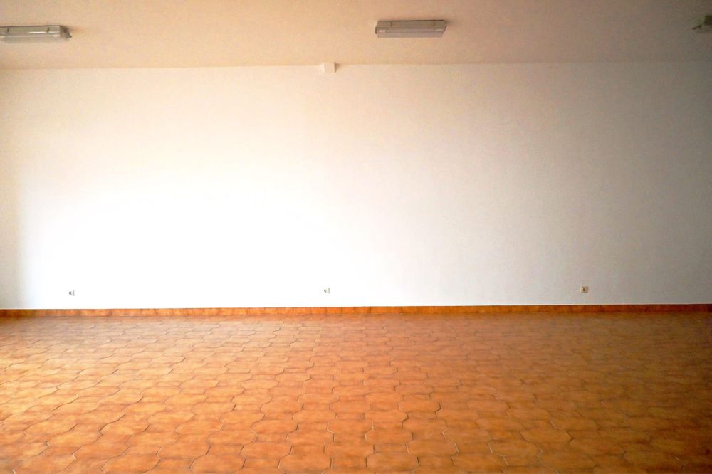 Espaço comercial 90 m² | Centro Vila Real | Potencial habitação