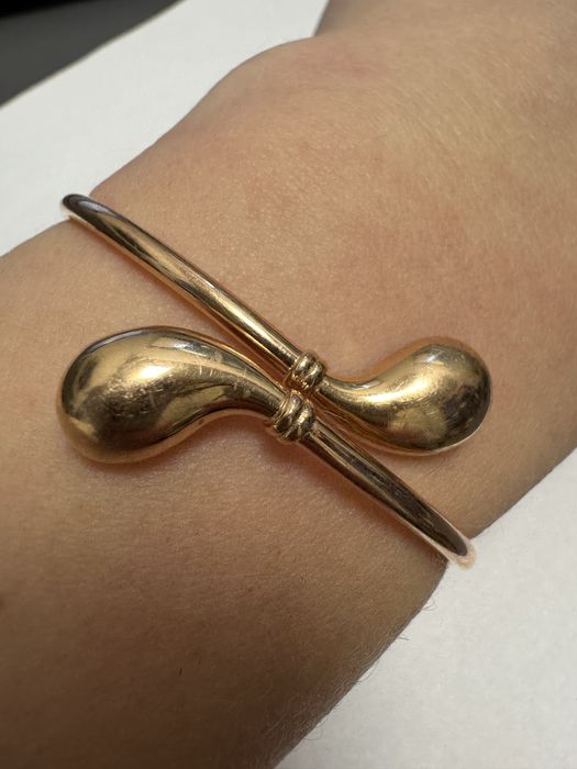 Золотой краслет капля
