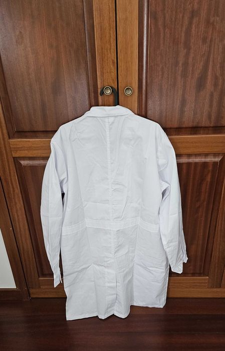 Bata branca com logotipo