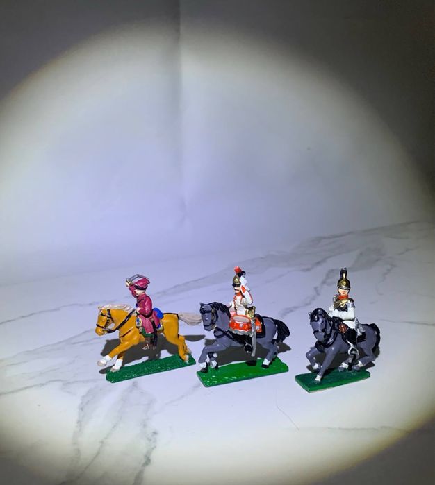 оловʼяні солдатики на конях