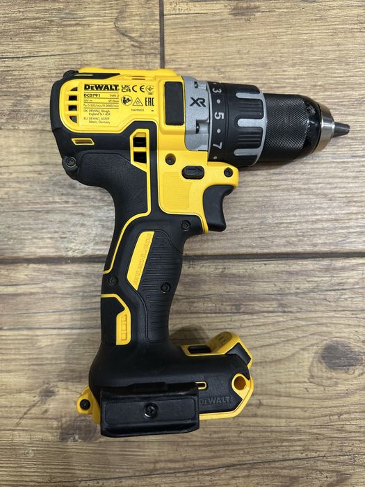 Wiertarko-wkrętarka DeWalt 70Nm DCD791 - 2025r.