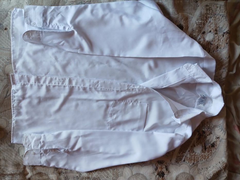 Рубашка на хлопчика 8.9 років одягалася 1 раз