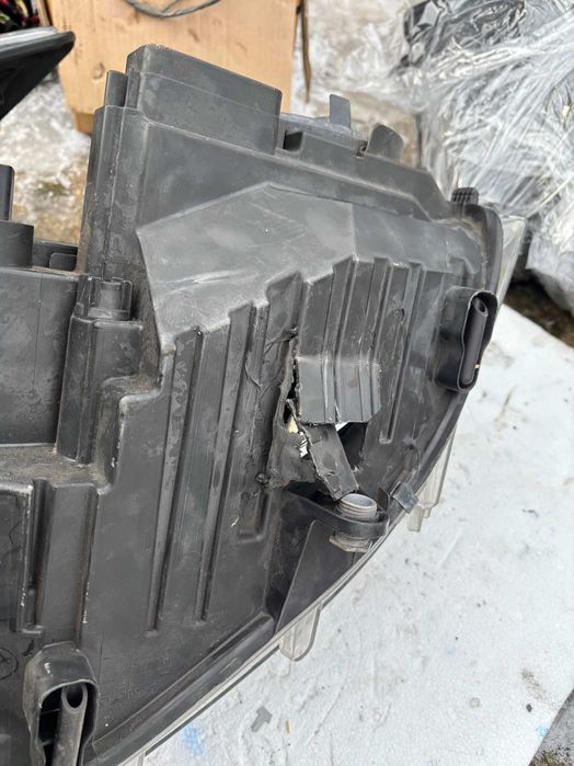 VW TRANSPORTER T5 LIFT Lampa przód Prawa eu