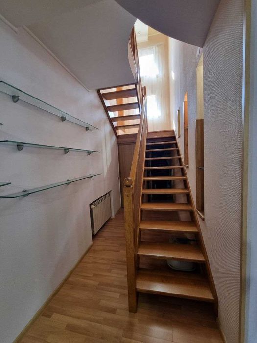 Продаж будинку в центрі